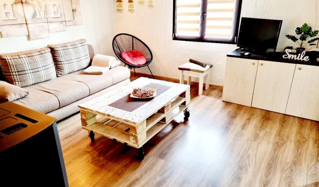 Kuca Za Odmor Malia Sa Spa Hot Tub Jacuzzijem - Nice And Cozy - Free Tickets To All City Attractions Thurdevac ภายนอก รูปภาพ